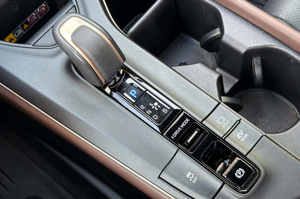 Thumbnail: 2023 Toyota Crown - 13