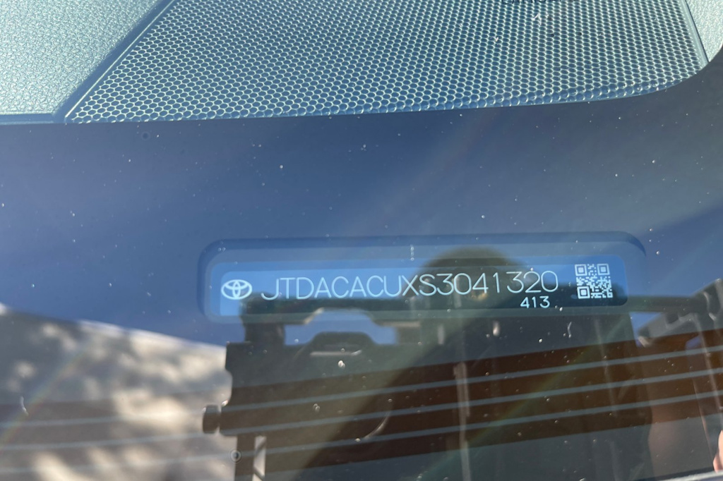 Thumbnail: 2025 Toyota Prius v - 11