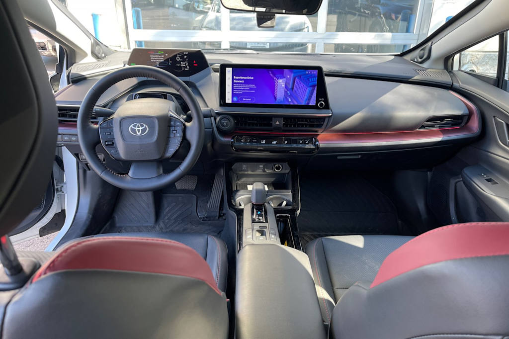 Thumbnail: 2025 Toyota Prius v - 2