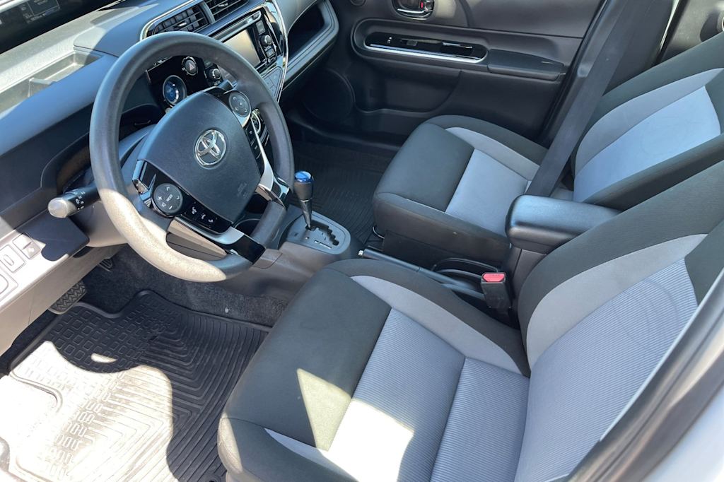 Thumbnail: 2018 Toyota Prius c - 9