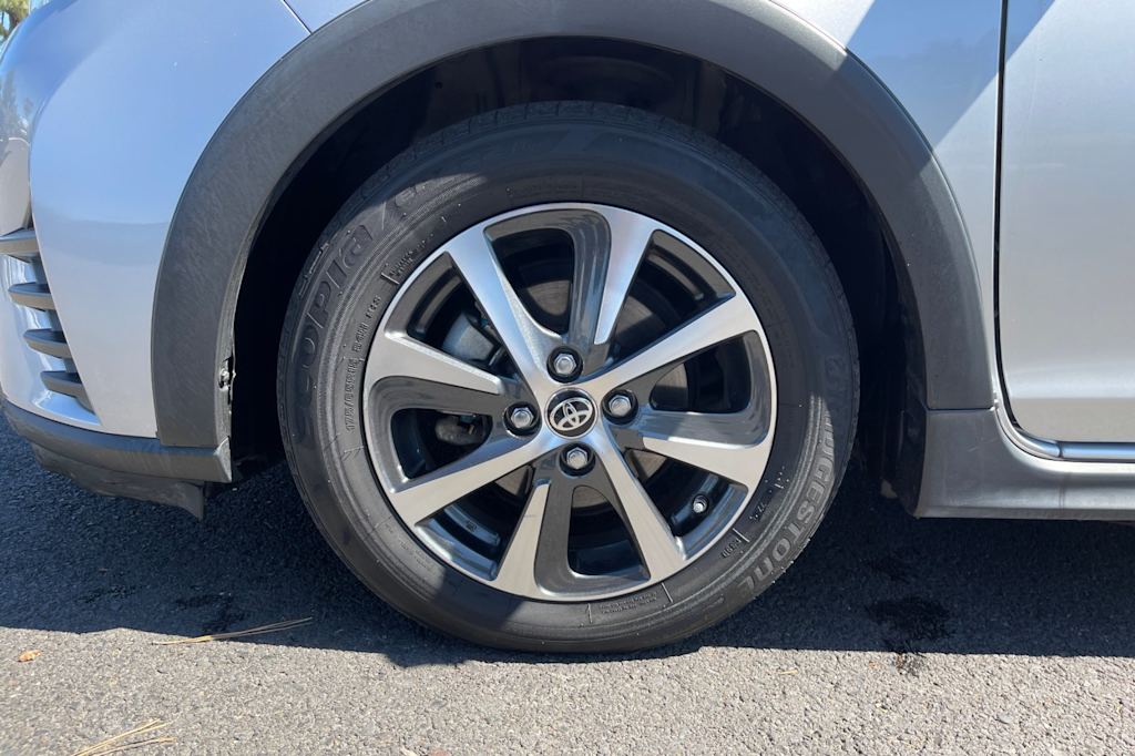 Thumbnail: 2018 Toyota Prius c - 7