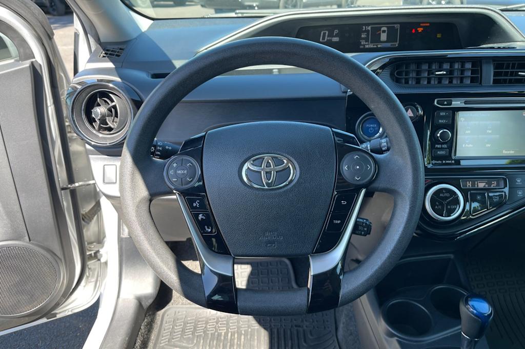 Thumbnail: 2018 Toyota Prius c - 8