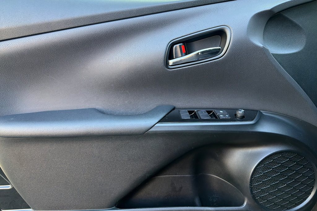 Thumbnail: 2021 Toyota Prius - 21