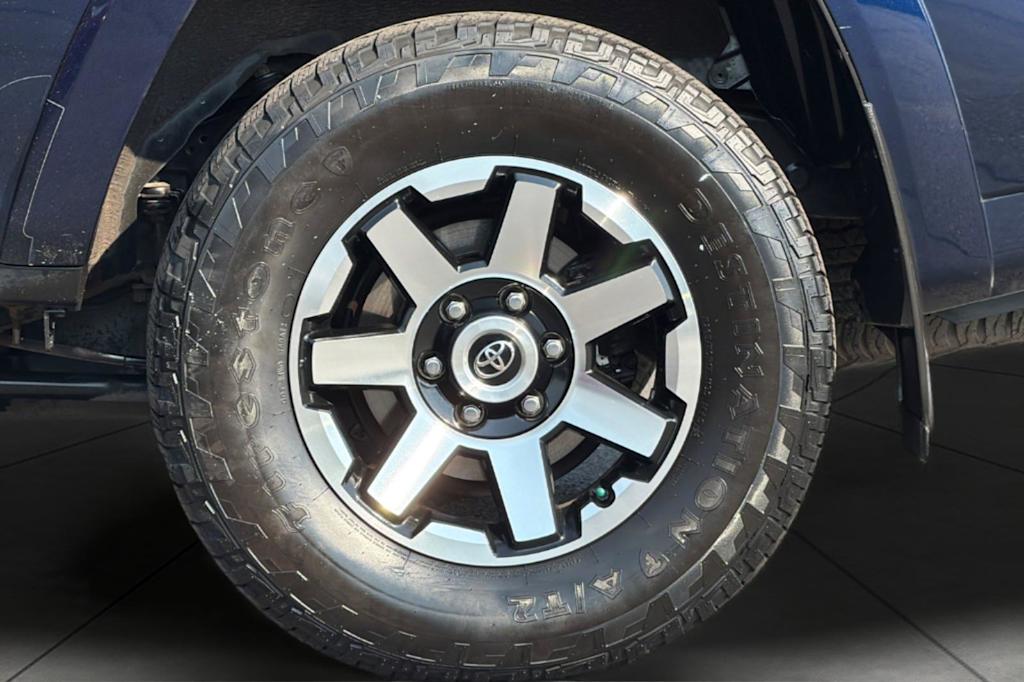 Thumbnail: 2020 Toyota 4Runner - 8