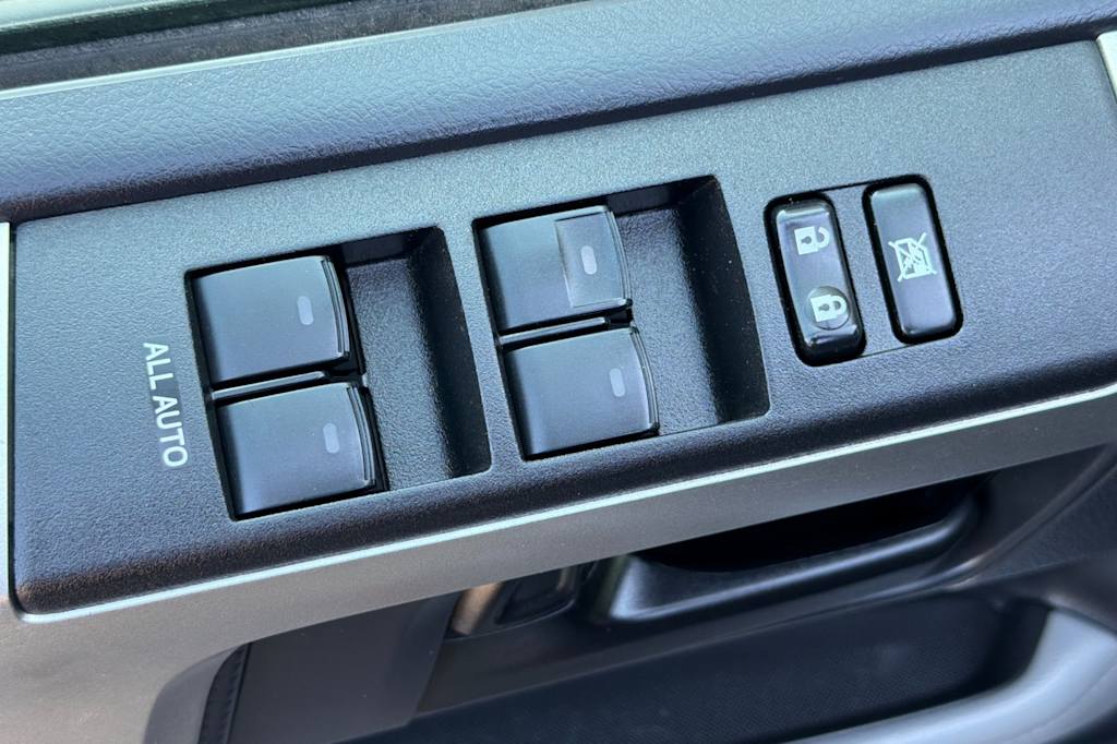Thumbnail: 2010 Toyota 4Runner - 22
