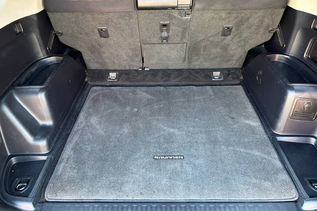 Thumbnail: 2010 Toyota 4Runner - 15