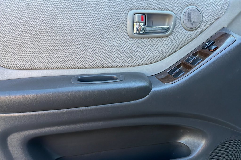 Thumbnail: 2001 Toyota Highlander - 21