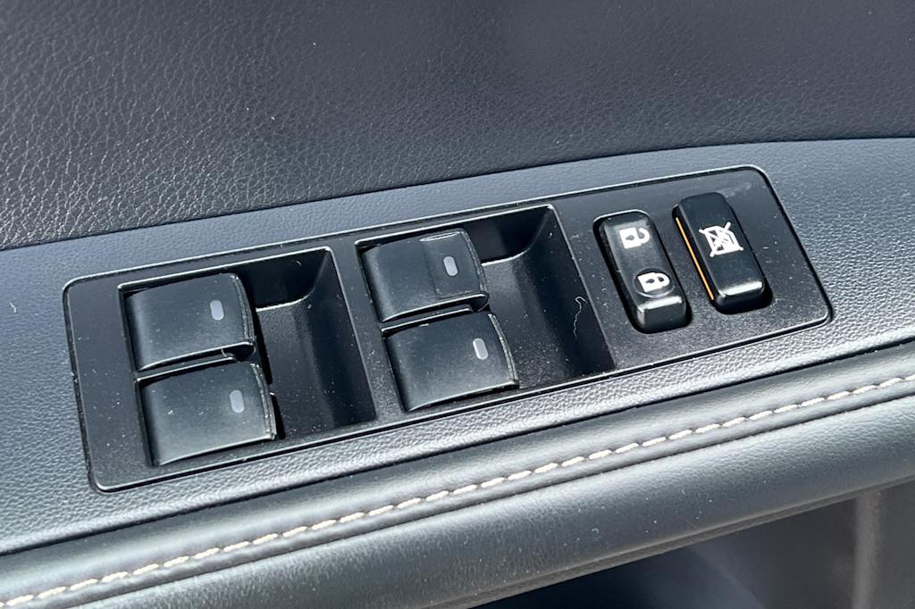 Thumbnail: 2013 Lexus ES - 21