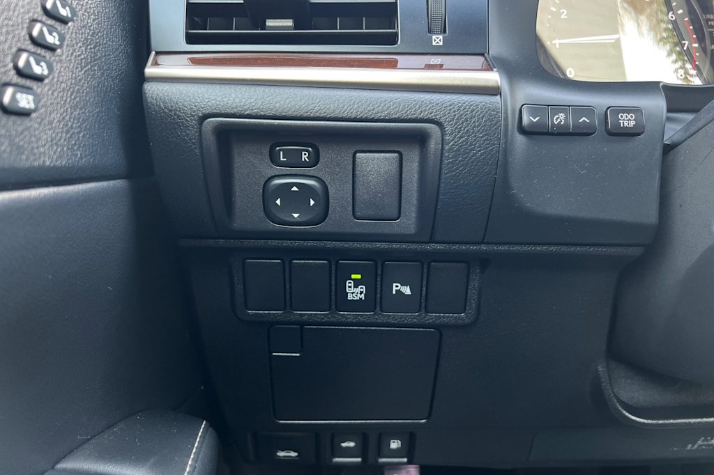 Thumbnail: 2013 Lexus ES - 29