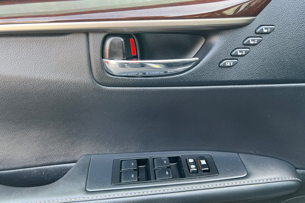 Thumbnail: 2013 Lexus ES - 20