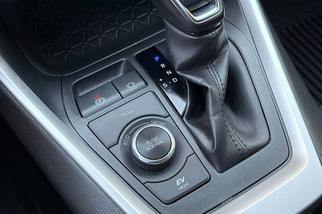 Thumbnail: 2023 Toyota RAV4 - 14