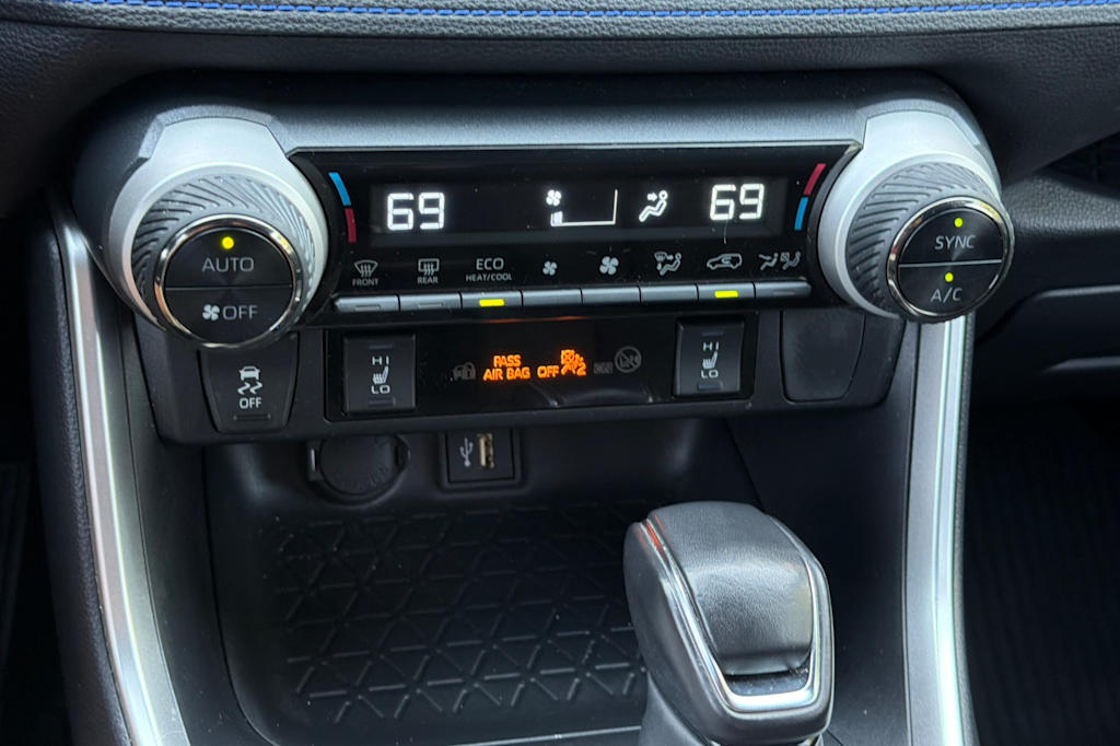 Thumbnail: 2023 Toyota RAV4 - 25