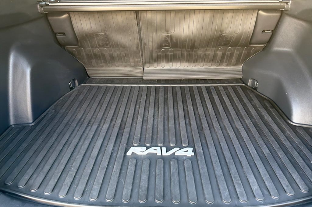 Thumbnail: 2023 Toyota RAV4 - 16