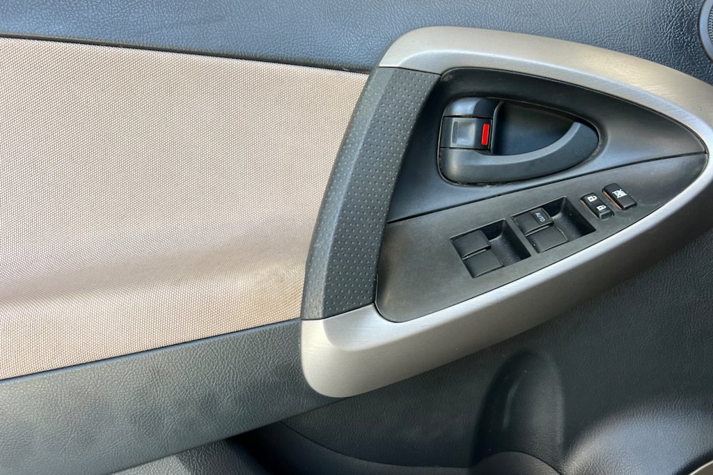 2008 Toyota RAV4 Base 20