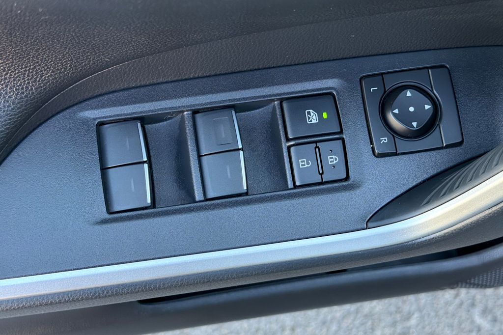 Thumbnail: 2023 Toyota RAV4 - 21