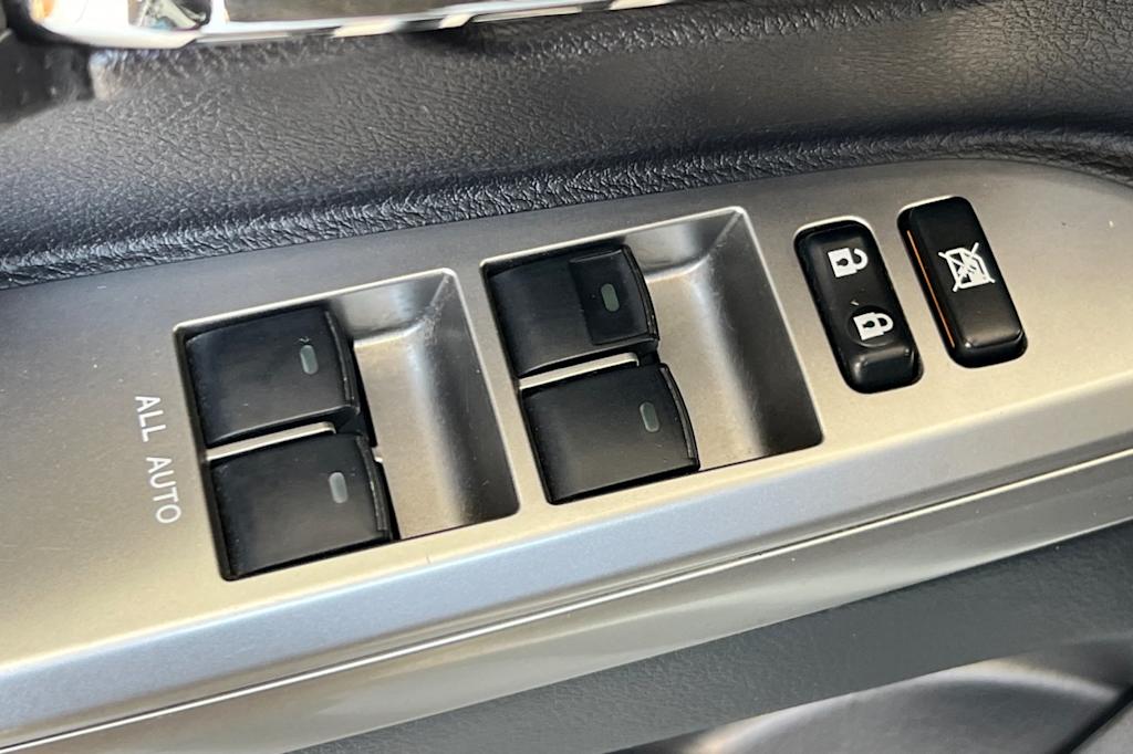 Thumbnail: 2015 Toyota Land Cruiser - 23
