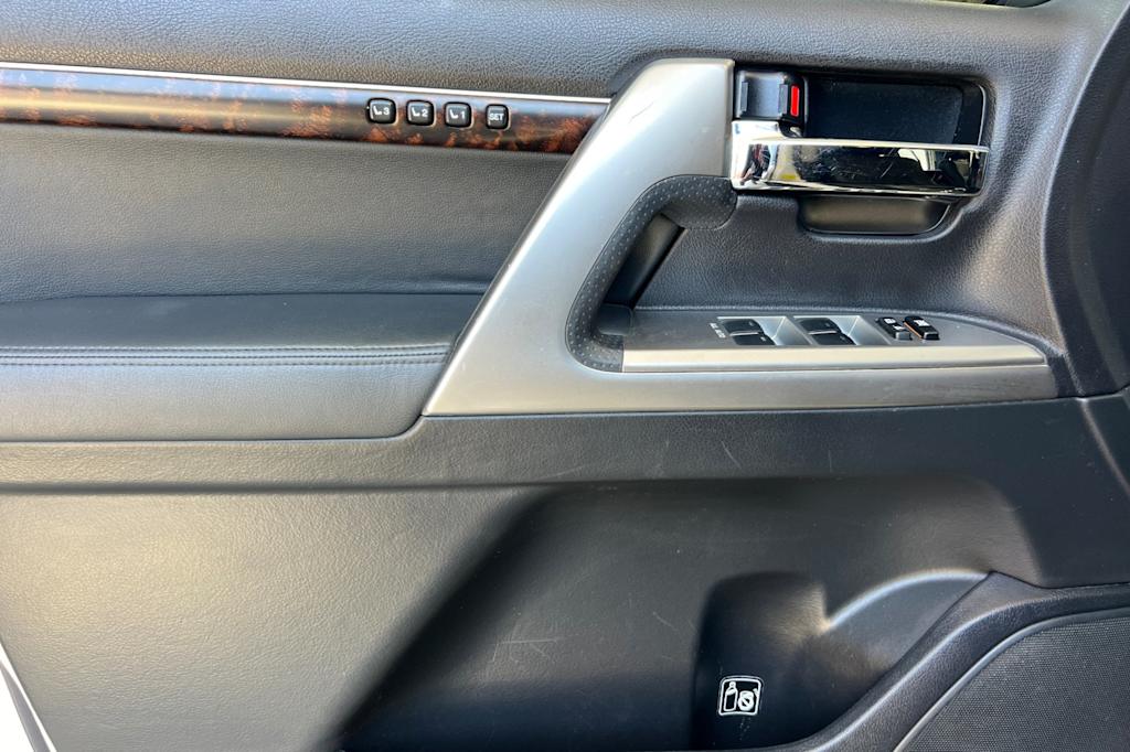 Thumbnail: 2015 Toyota Land Cruiser - 22