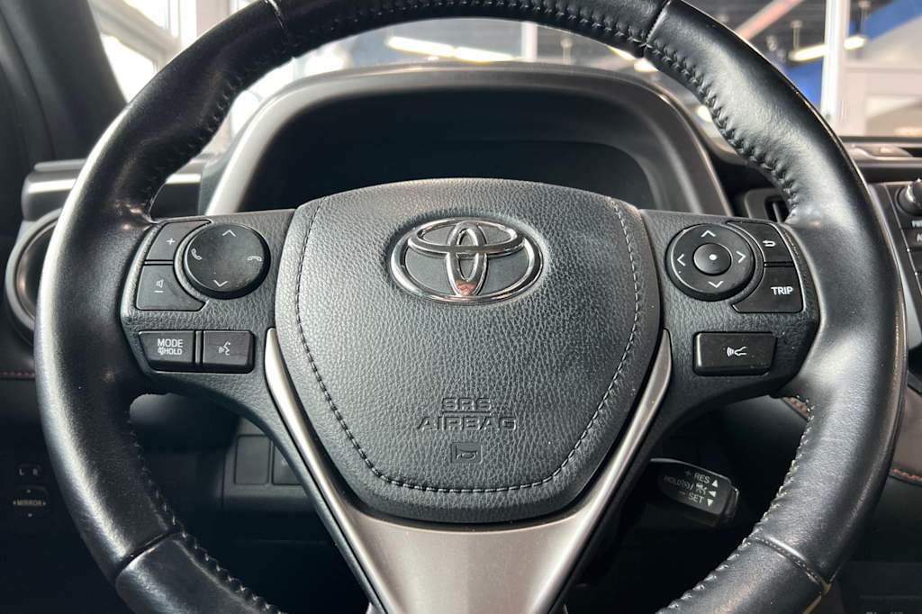 2018 Toyota RAV4 SE 28