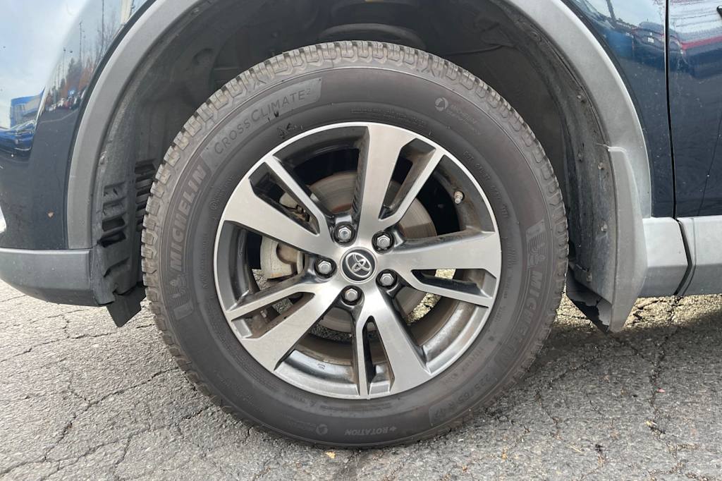 Thumbnail: 2018 Toyota RAV4 - 5