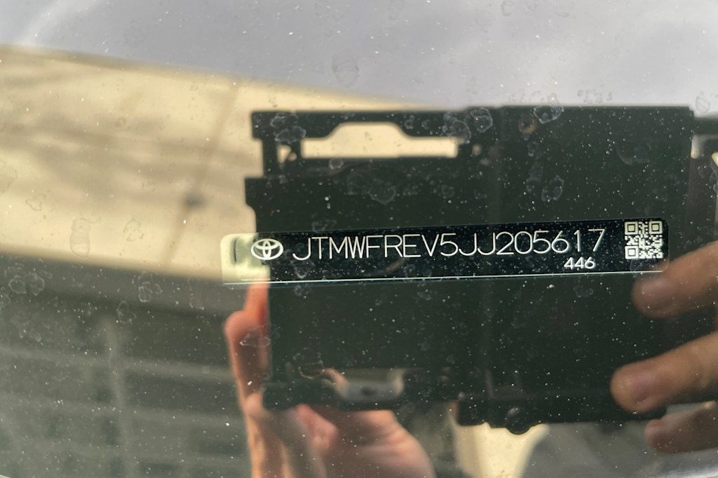 Thumbnail: 2018 Toyota RAV4 - 11