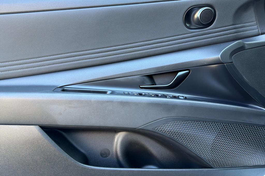 Thumbnail: 2025 Hyundai Elantra - 20
