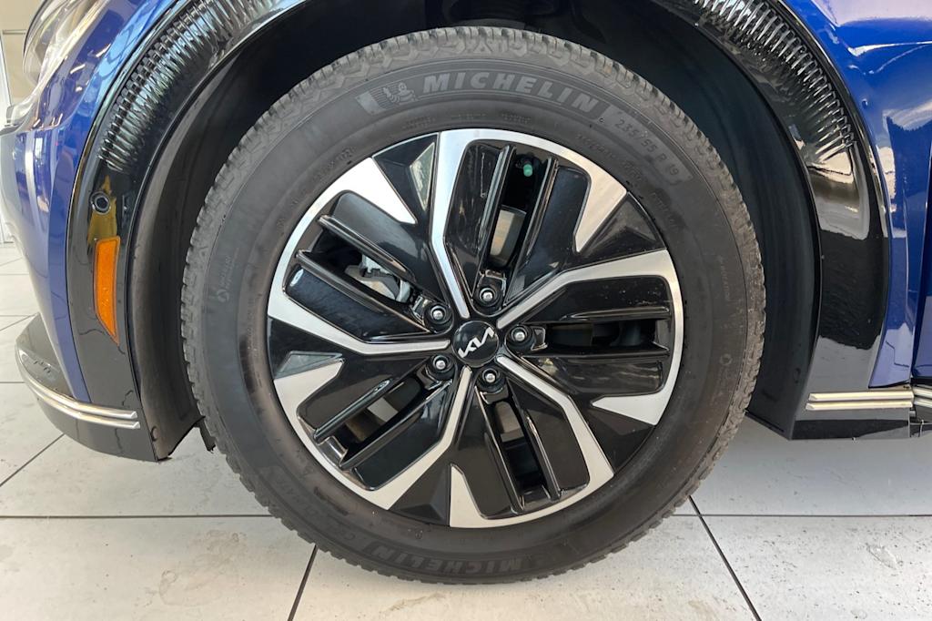 Thumbnail: 2022 Kia EV6 - 8