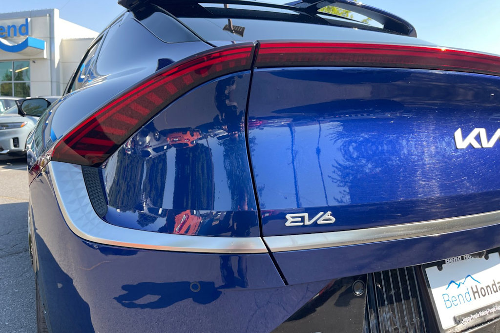 Thumbnail: 2022 Kia EV6 - 16