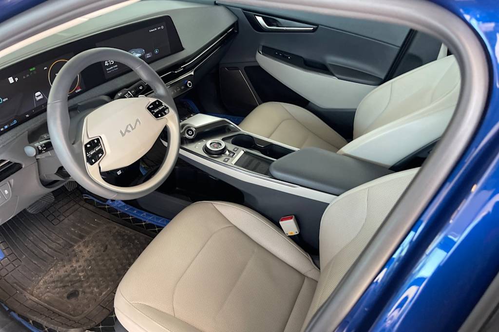 Thumbnail: 2022 Kia EV6 - 10