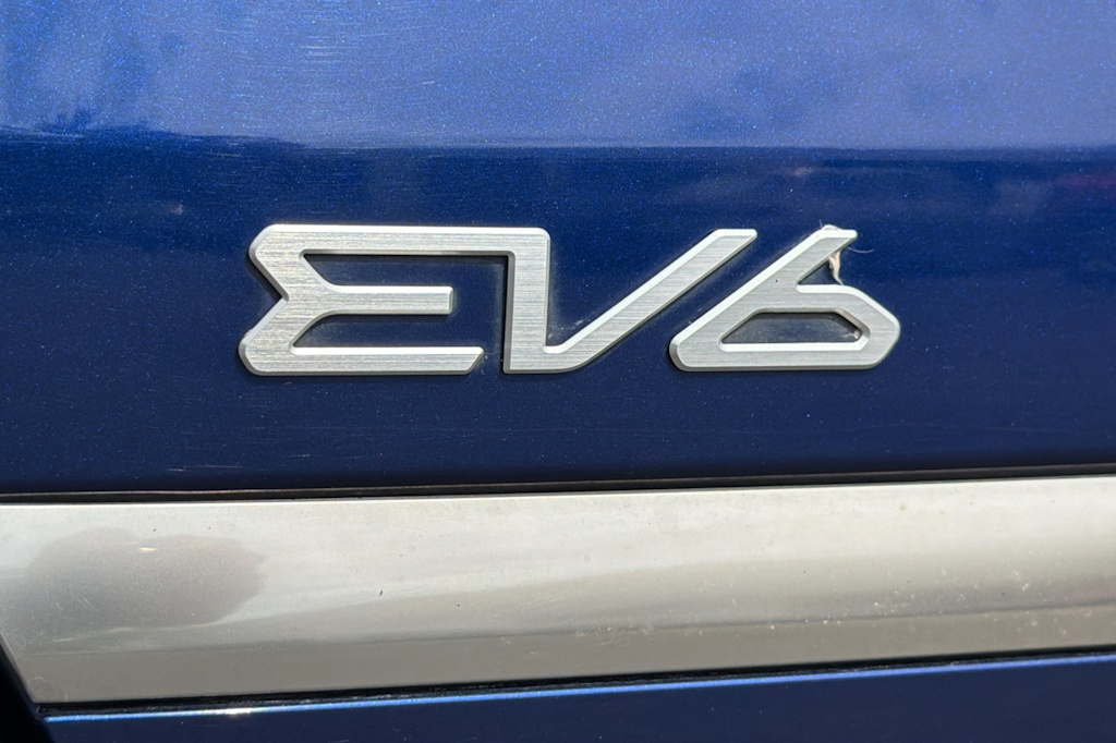 Thumbnail: 2022 Kia EV6 - 7