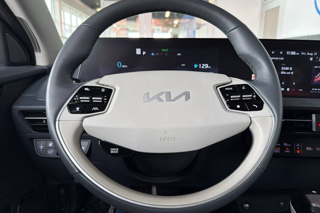 Thumbnail: 2022 Kia EV6 - 26