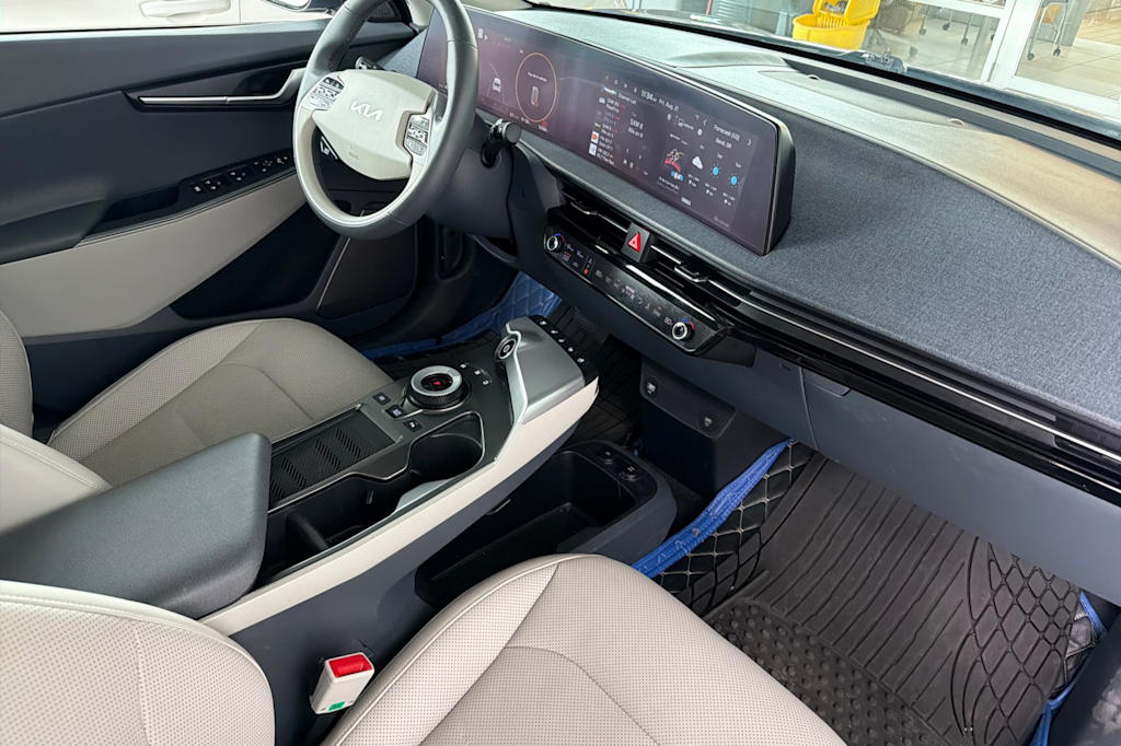 Thumbnail: 2022 Kia EV6 - 12