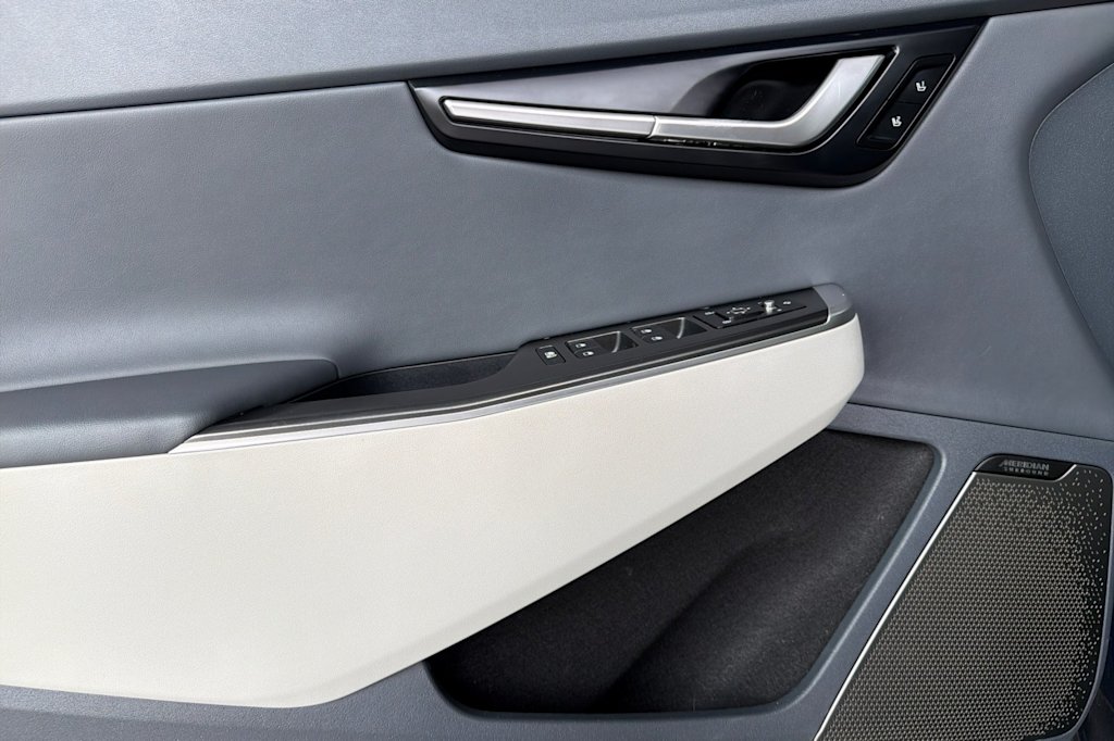 Thumbnail: 2022 Kia EV6 - 20
