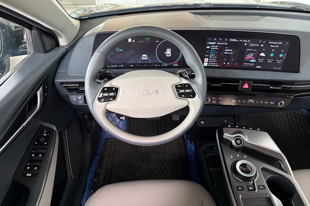 Thumbnail: 2022 Kia EV6 - 11