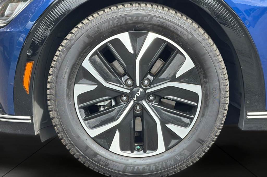 Thumbnail: 2022 Kia EV6 - 8