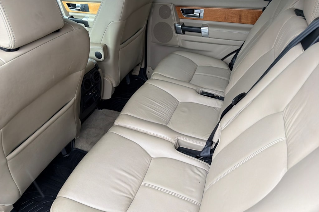 Thumbnail: 2012 Land Rover LR4 - 10