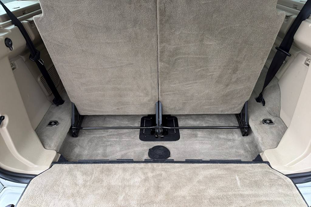 Thumbnail: 2012 Land Rover LR4 - 24