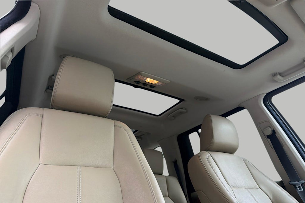 Thumbnail: 2012 Land Rover LR4 - 25