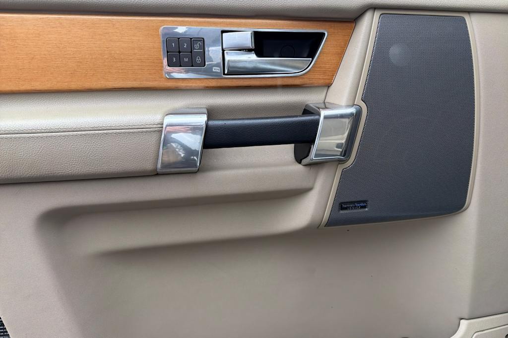 Thumbnail: 2012 Land Rover LR4 - 21