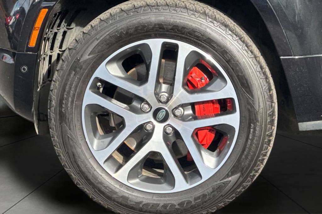 Thumbnail: 2021 Land Rover Defender - 6