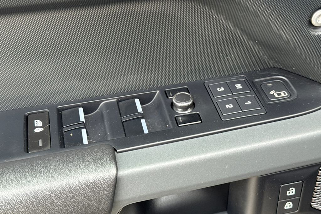 Thumbnail: 2021 Land Rover Defender - 21