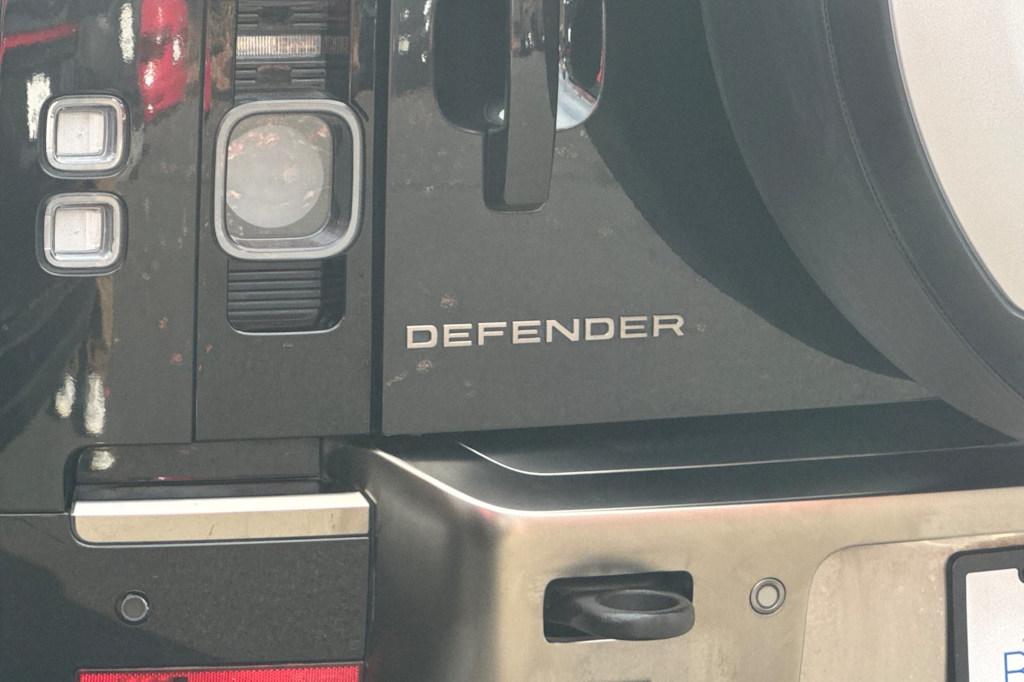 Thumbnail: 2021 Land Rover Defender - 12