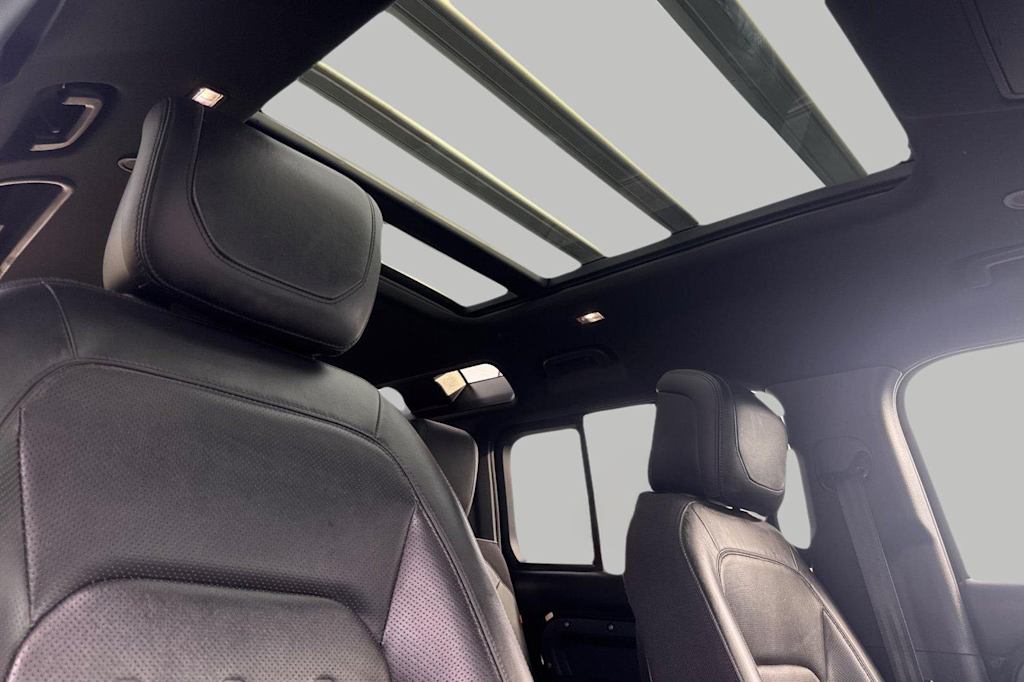 Thumbnail: 2021 Land Rover Defender - 22