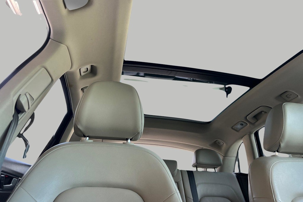 Thumbnail: 2012 Audi Q5 - 23