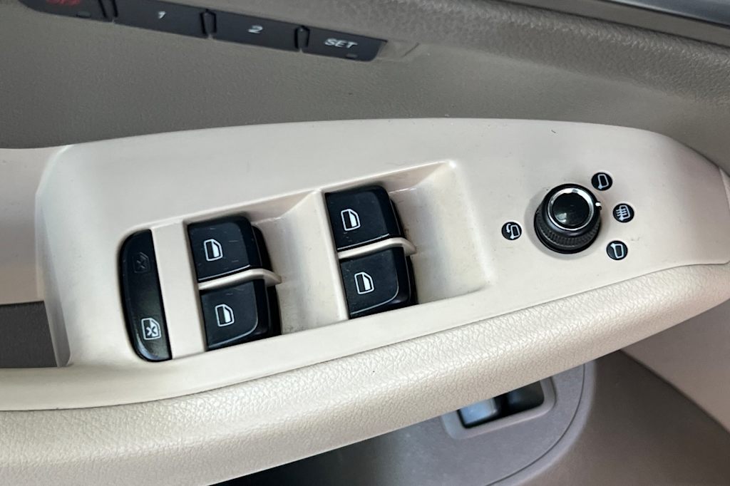 Thumbnail: 2012 Audi Q5 - 22