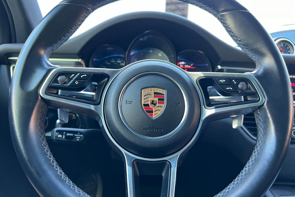 Thumbnail: 2017 Porsche Macan - 27