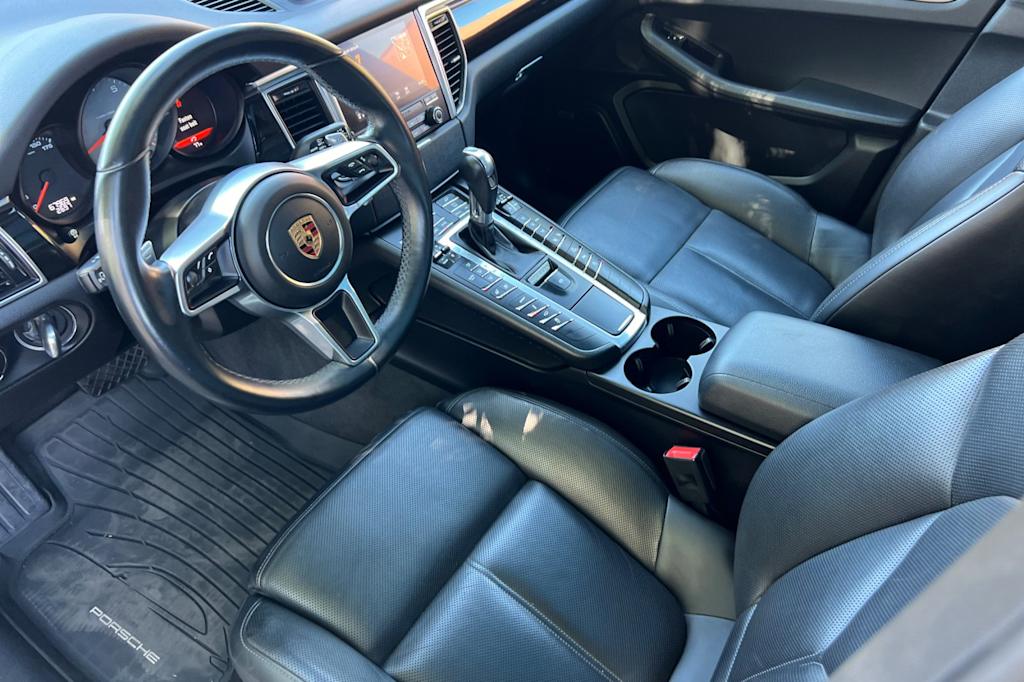 Thumbnail: 2017 Porsche Macan - 8