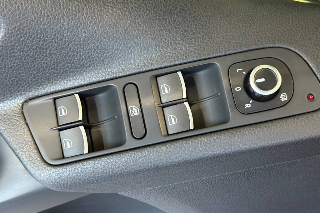 Thumbnail: 2015 Volkswagen Tiguan - 22