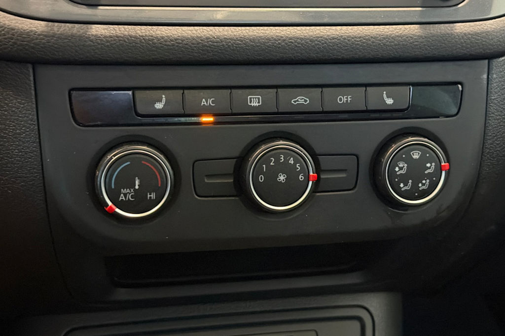 Thumbnail: 2015 Volkswagen Tiguan - 25