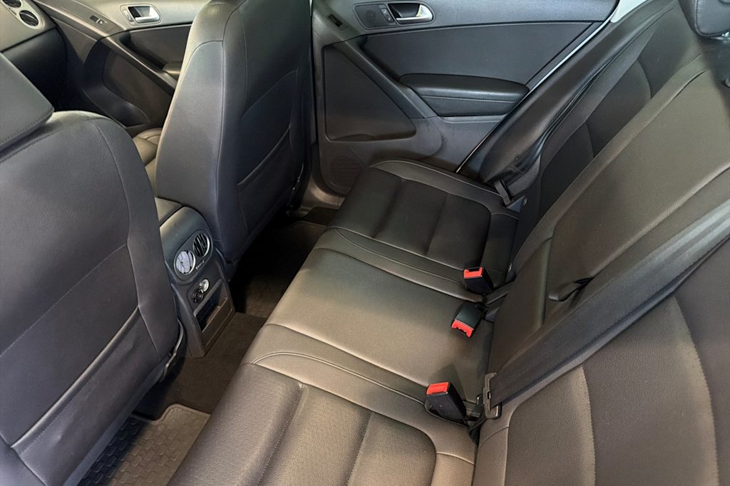 Thumbnail: 2015 Volkswagen Tiguan - 10