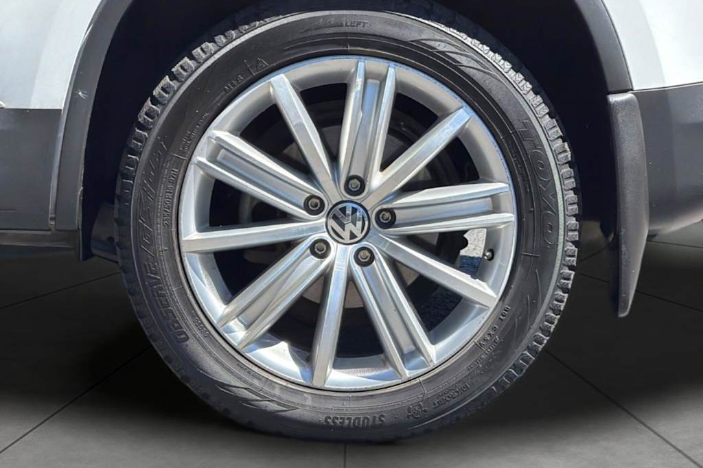 Thumbnail: 2015 Volkswagen Tiguan - 8